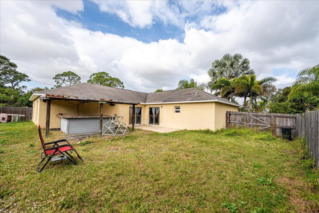 For Sale: $360,000 (4 beds, 2 baths, 1666 Square Feet)