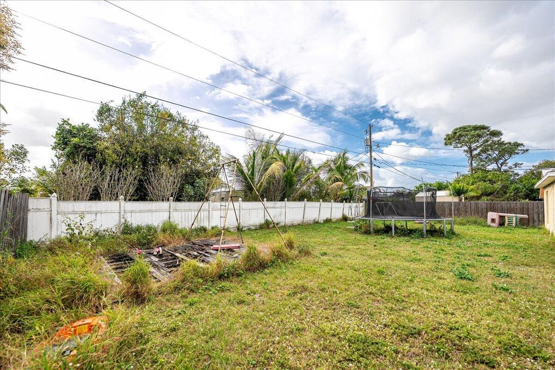 For Sale: $360,000 (4 beds, 2 baths, 1666 Square Feet)