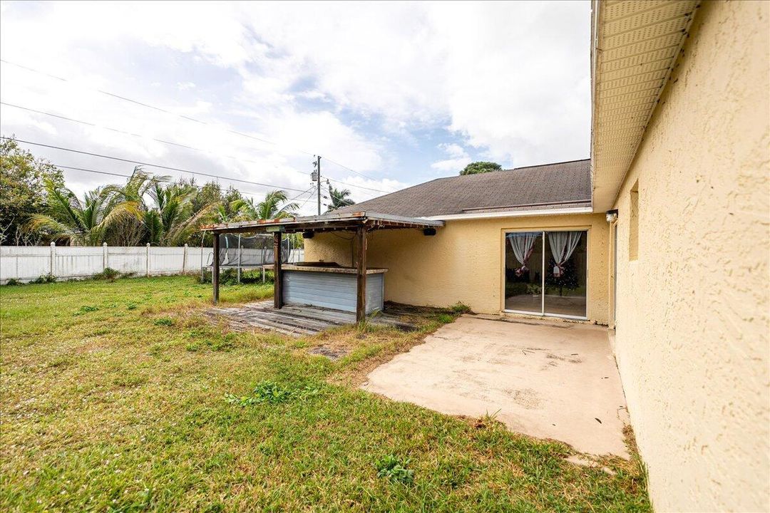 For Sale: $360,000 (4 beds, 2 baths, 1666 Square Feet)