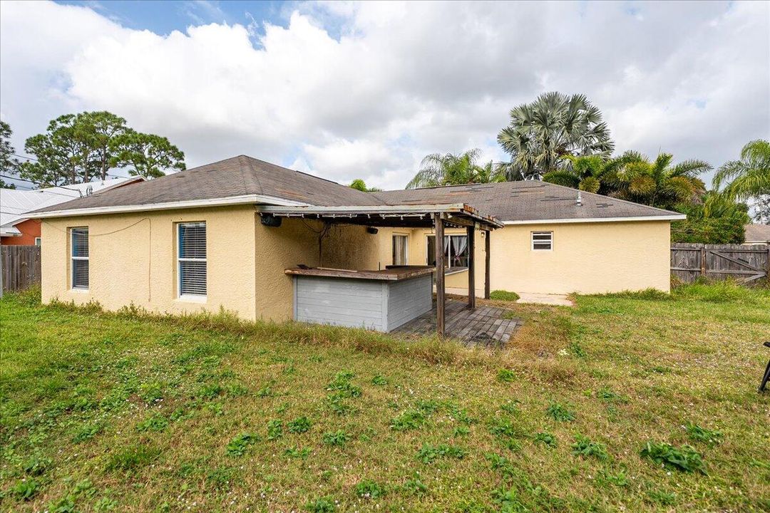 For Sale: $360,000 (4 beds, 2 baths, 1666 Square Feet)