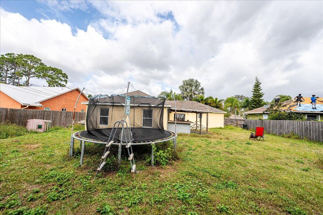 For Sale: $360,000 (4 beds, 2 baths, 1666 Square Feet)