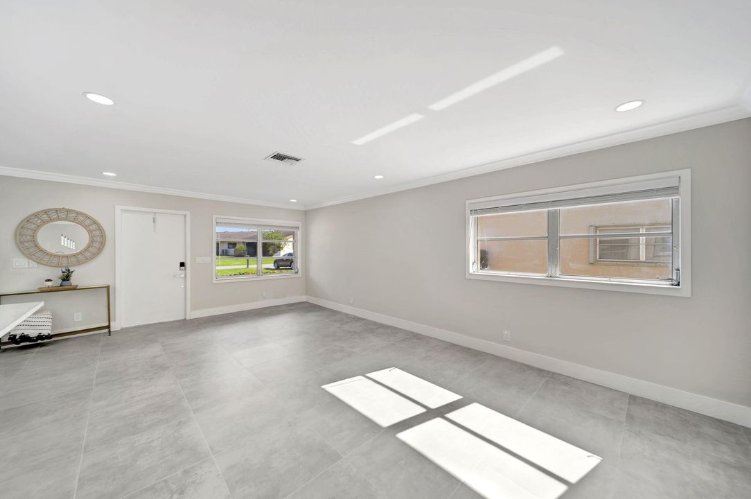 En Venta: $319,000 (2 camas, 2 baños, 1200 Pies cuadrados)