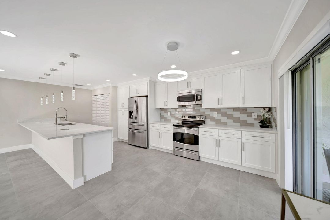 En Venta: $319,000 (2 camas, 2 baños, 1200 Pies cuadrados)