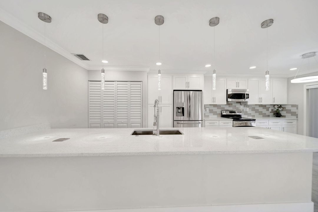 En Venta: $319,000 (2 camas, 2 baños, 1200 Pies cuadrados)