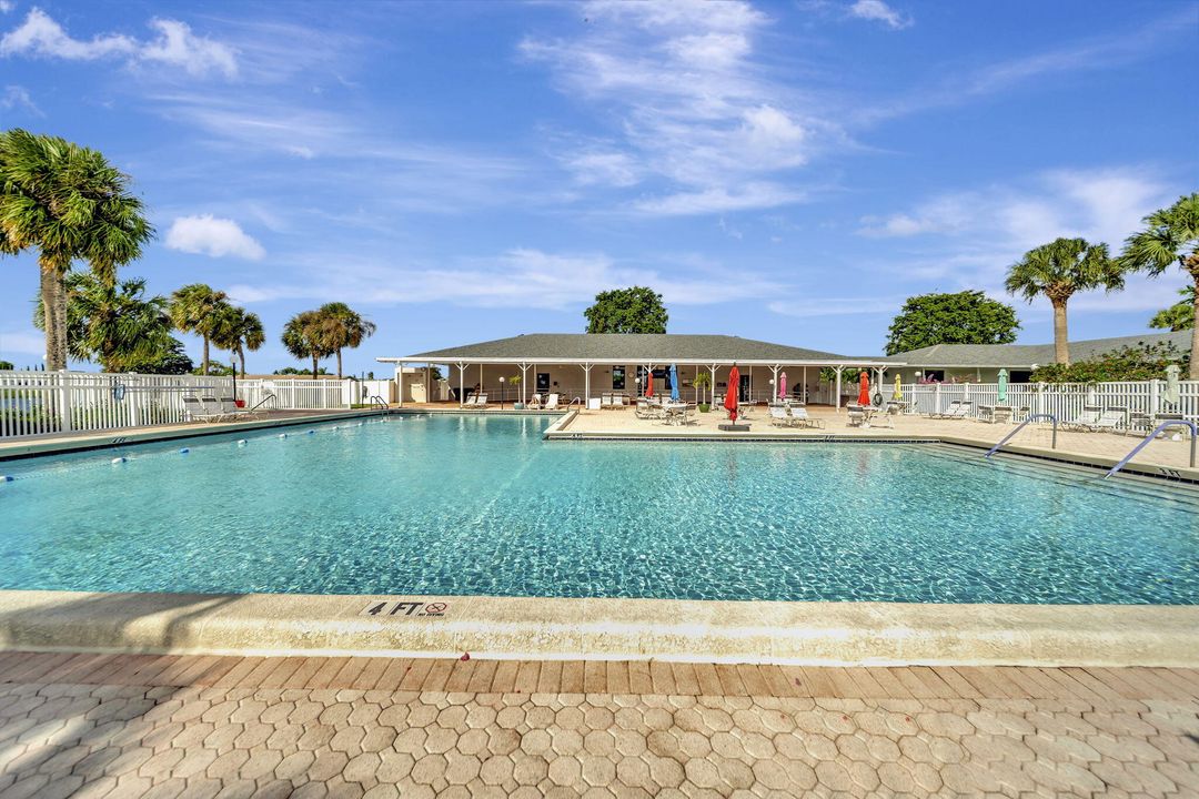 En Venta: $319,000 (2 camas, 2 baños, 1200 Pies cuadrados)