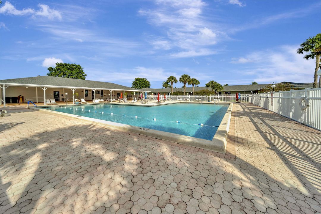 En Venta: $319,000 (2 camas, 2 baños, 1200 Pies cuadrados)