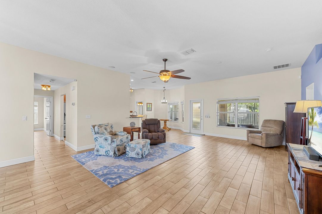 For Sale: $470,000 (4 beds, 3 baths, 2285 Square Feet)