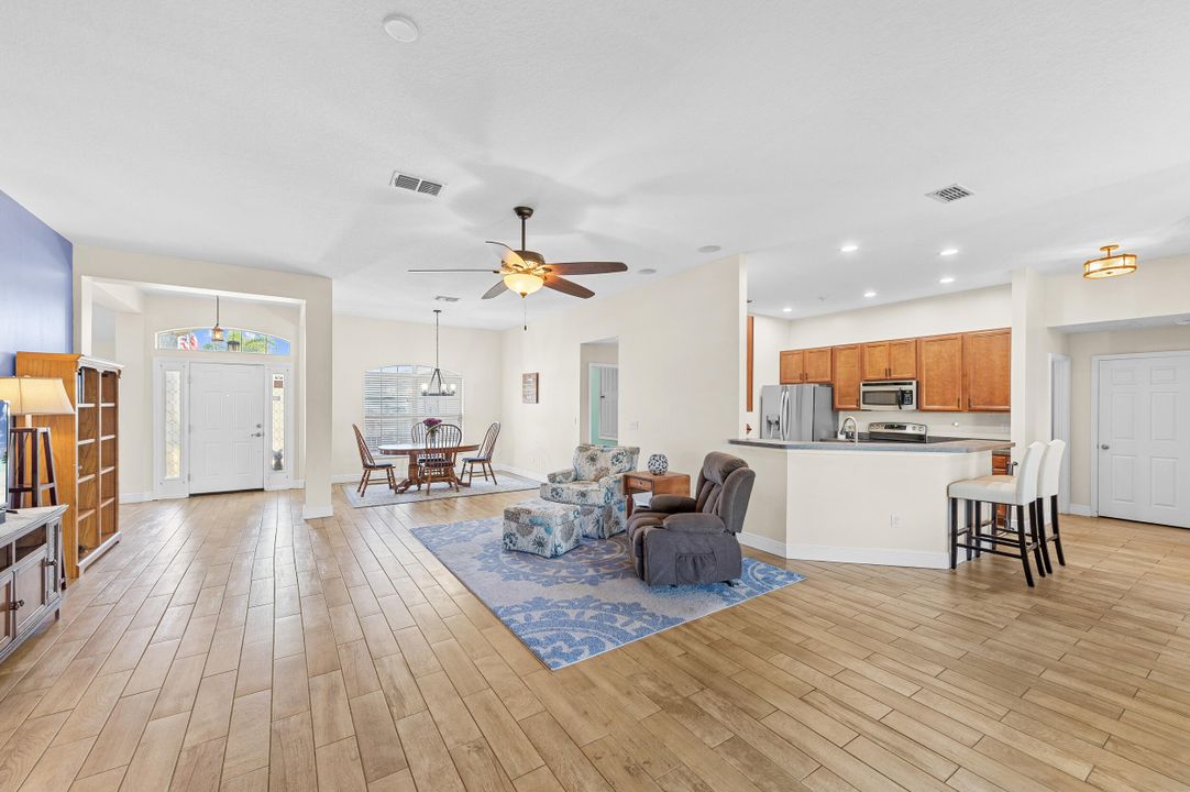 For Sale: $470,000 (4 beds, 3 baths, 2285 Square Feet)