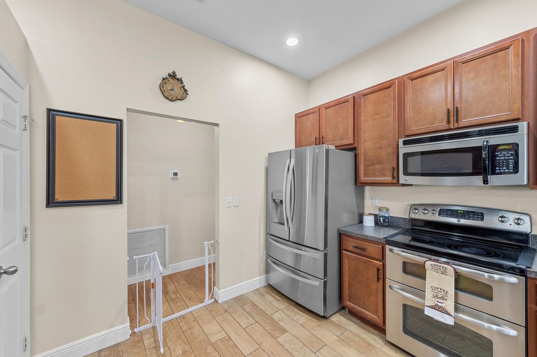 For Sale: $470,000 (4 beds, 3 baths, 2285 Square Feet)