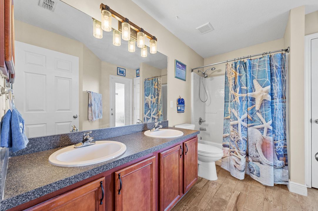 For Sale: $470,000 (4 beds, 3 baths, 2285 Square Feet)