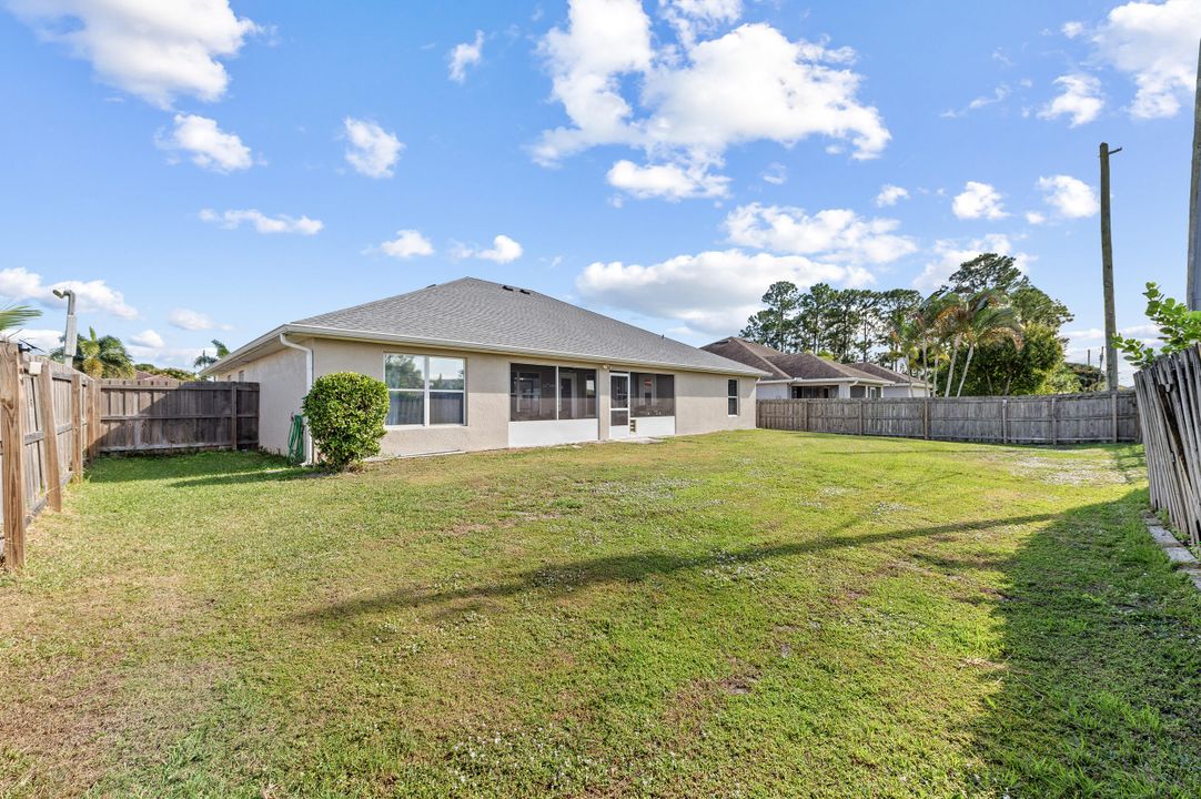 For Sale: $470,000 (4 beds, 3 baths, 2285 Square Feet)