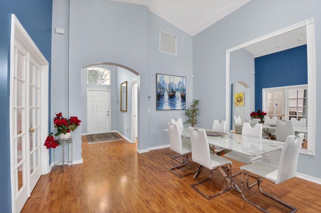 На продажу: $575,000 (4 спален, 2 ванн, 2040 Квадратных фут)