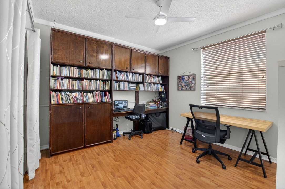 На продажу: $575,000 (4 спален, 2 ванн, 2040 Квадратных фут)