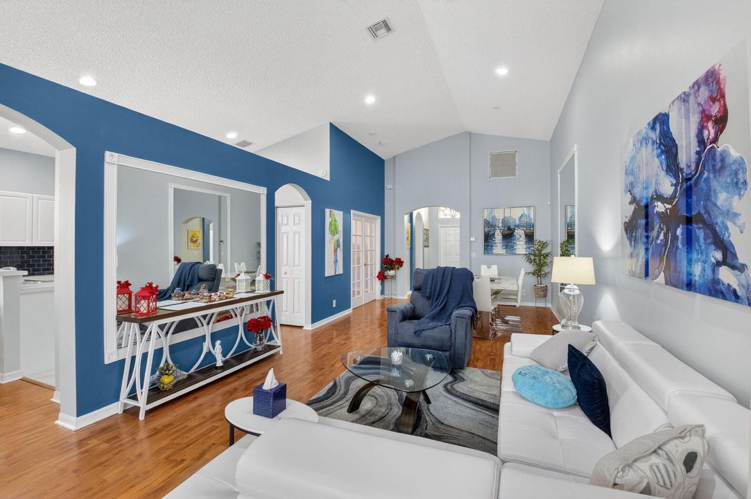 На продажу: $575,000 (4 спален, 2 ванн, 2040 Квадратных фут)