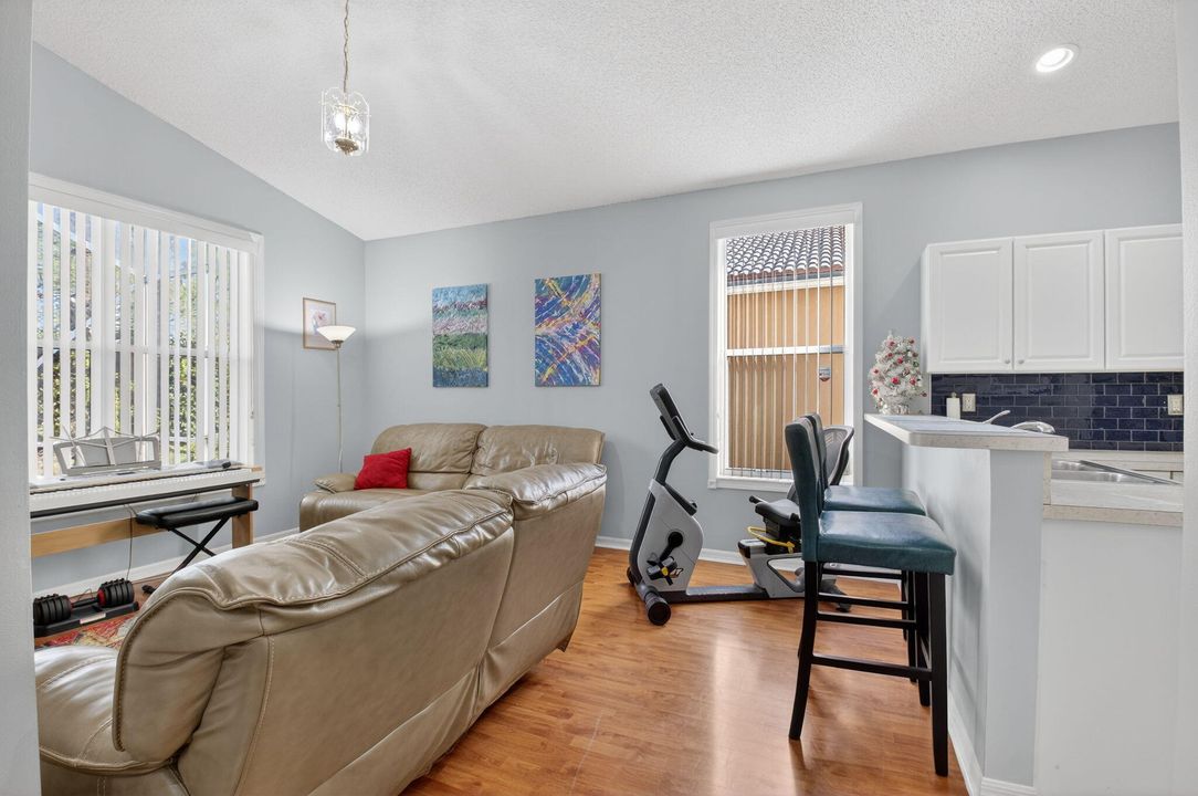 На продажу: $575,000 (4 спален, 2 ванн, 2040 Квадратных фут)