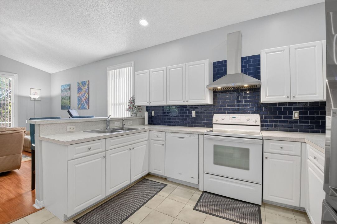 На продажу: $575,000 (4 спален, 2 ванн, 2040 Квадратных фут)