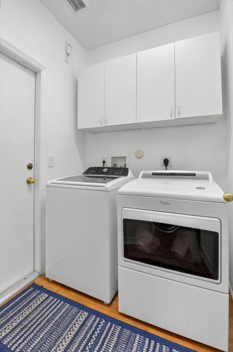 На продажу: $575,000 (4 спален, 2 ванн, 2040 Квадратных фут)