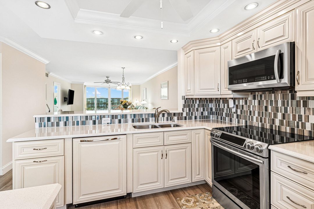 待售: $325,000 (2 贝兹, 2 浴室, 1200 平方英尺)