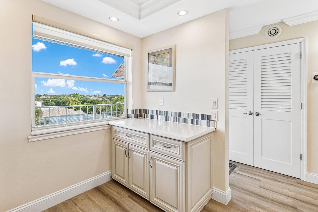 待售: $325,000 (2 贝兹, 2 浴室, 1200 平方英尺)