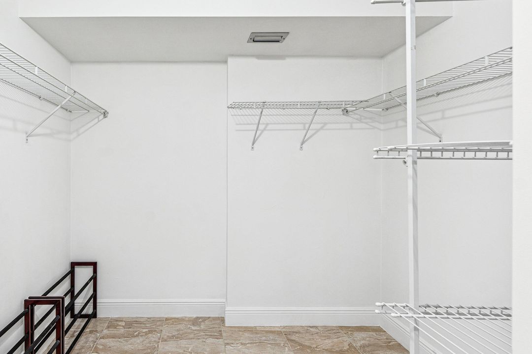 待售: $325,000 (2 贝兹, 2 浴室, 1200 平方英尺)