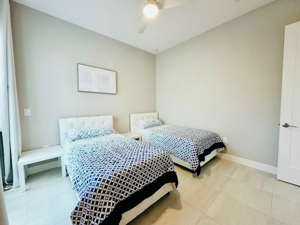 En Venta: $989,000 (3 camas, 3 baños, 2157 Pies cuadrados)