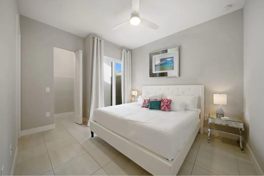 En Venta: $989,000 (3 camas, 3 baños, 2157 Pies cuadrados)