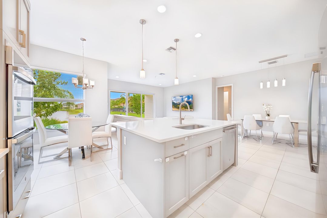 En Venta: $989,000 (3 camas, 3 baños, 2157 Pies cuadrados)