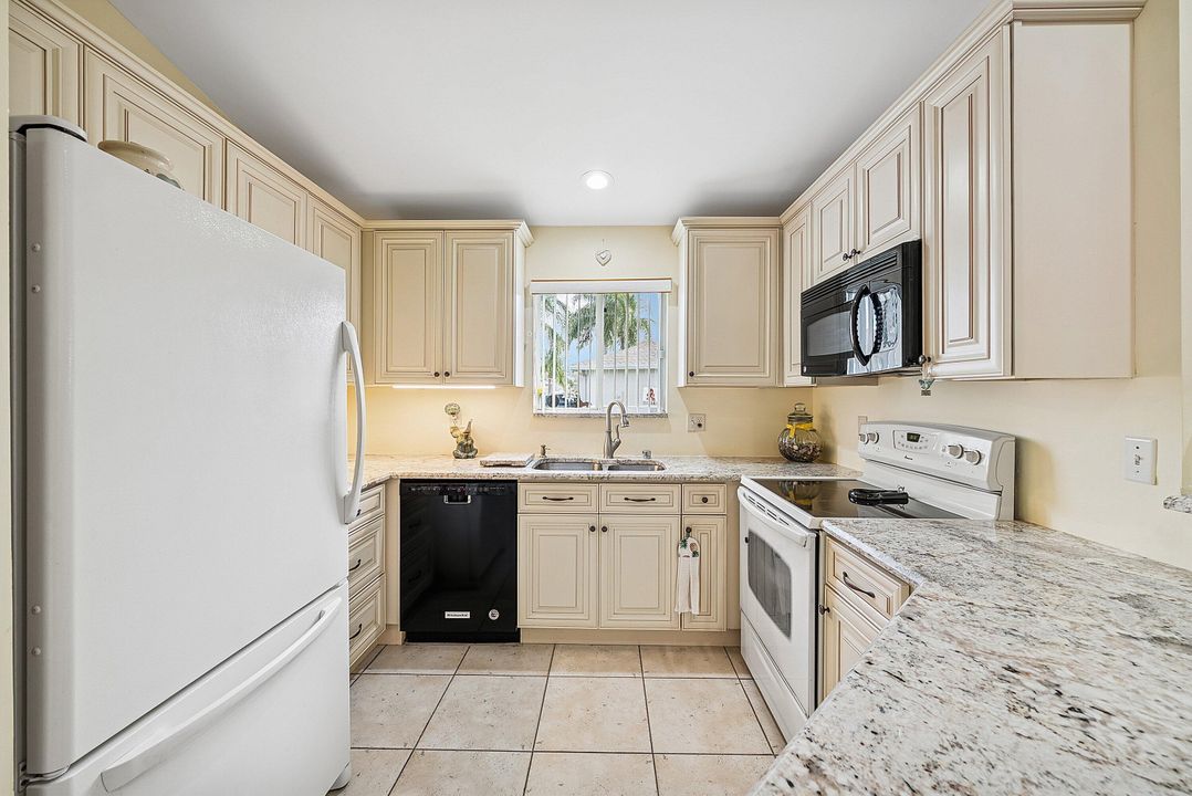 待售: $449,000 (2 贝兹, 2 浴室, 1339 平方英尺)