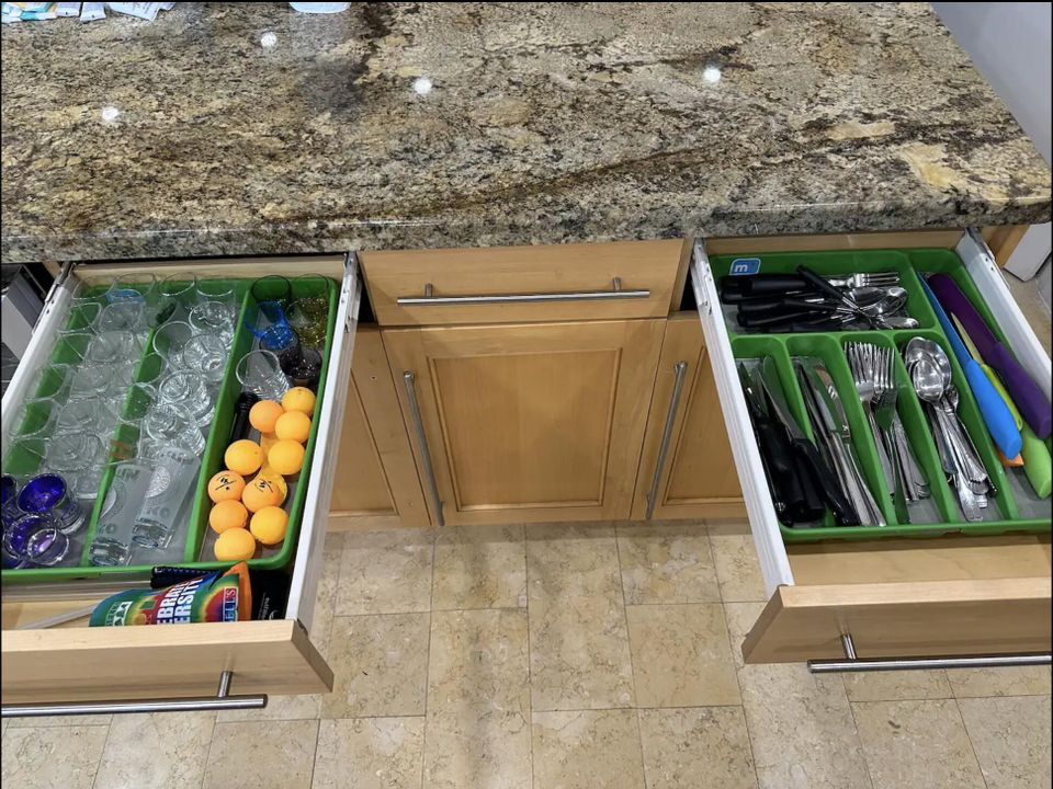 For Rent: $4,800 (3 beds, 2 baths, 1124 Square Feet)