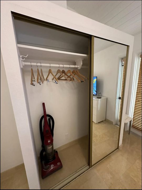 For Rent: $4,800 (3 beds, 2 baths, 1124 Square Feet)