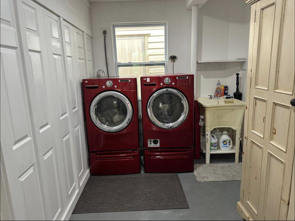 For Rent: $4,800 (3 beds, 2 baths, 1124 Square Feet)