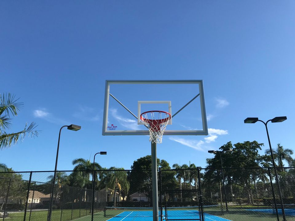 На продажу: $575,000 (4 спален, 2 ванн, 2040 Квадратных фут)