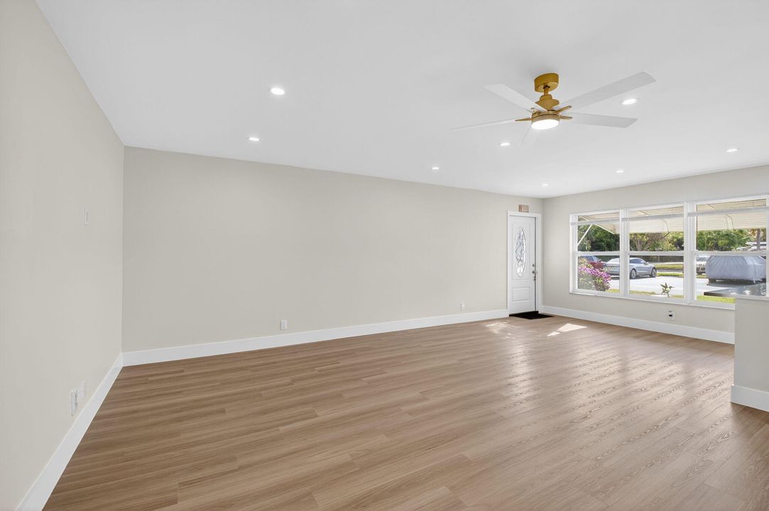 На продажу: $194,500 (1 спален, 1 ванн, 994 Квадратных фут)