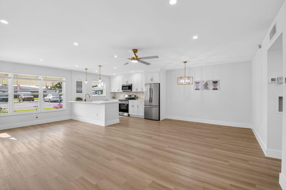 На продажу: $194,500 (1 спален, 1 ванн, 994 Квадратных фут)