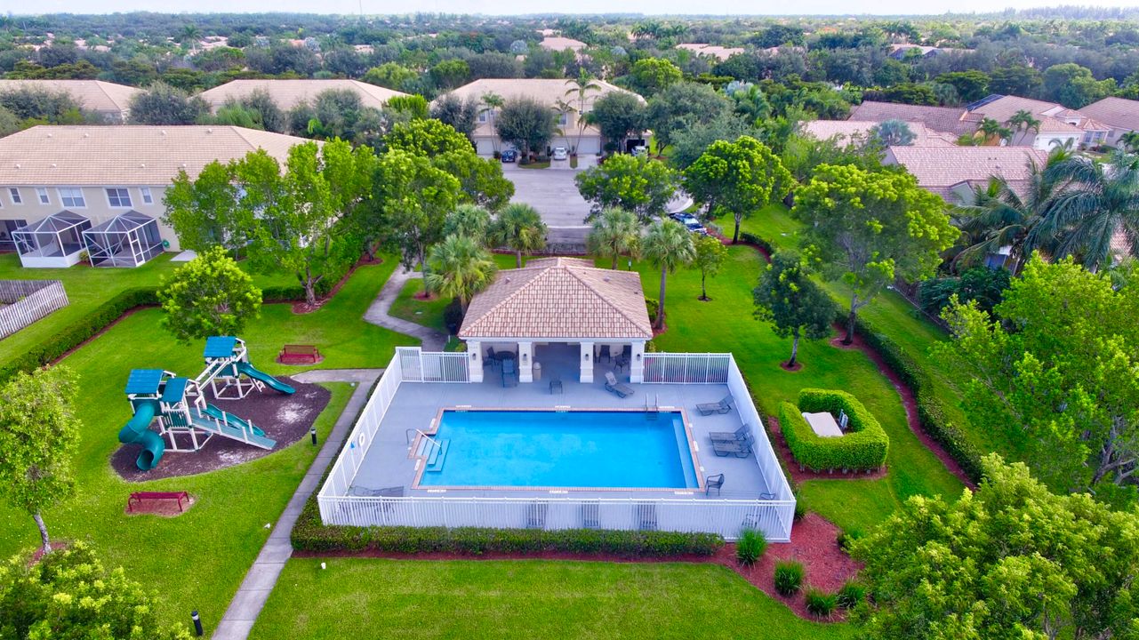 На продажу: $575,000 (4 спален, 2 ванн, 2040 Квадратных фут)