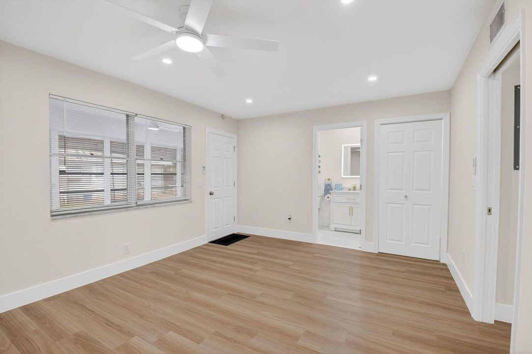 На продажу: $194,500 (1 спален, 1 ванн, 994 Квадратных фут)