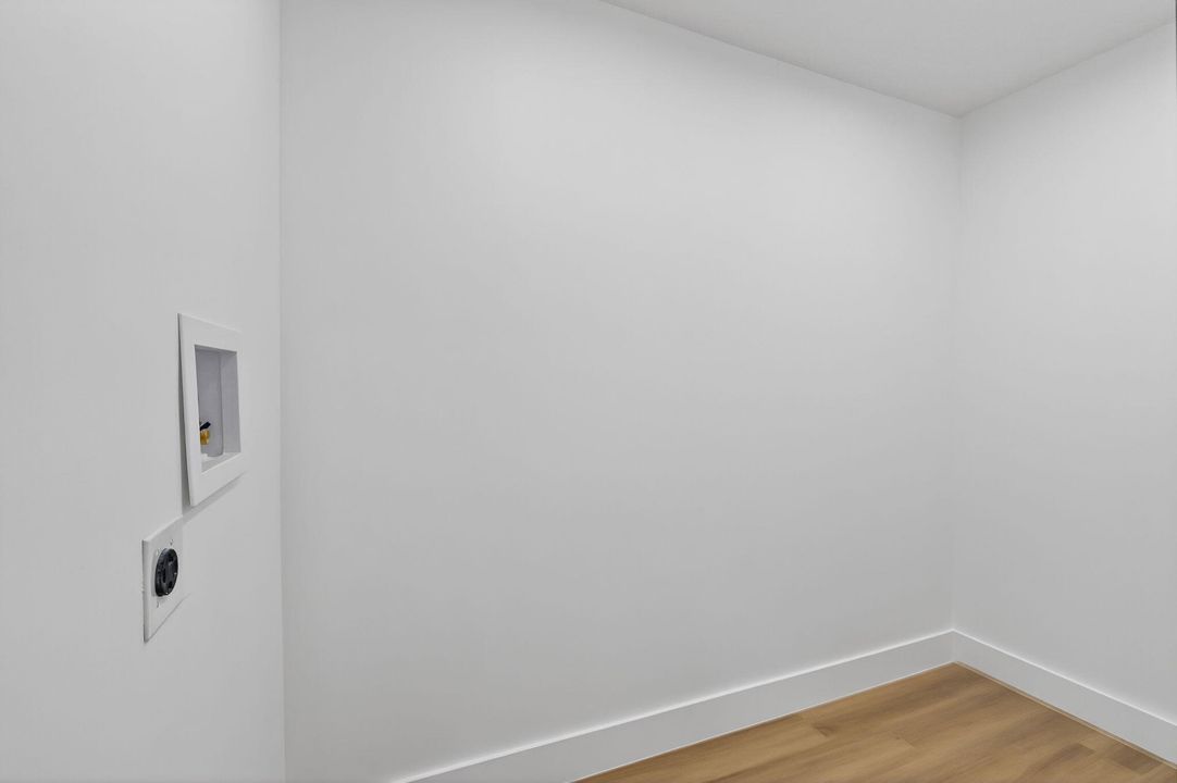 На продажу: $194,500 (1 спален, 1 ванн, 994 Квадратных фут)