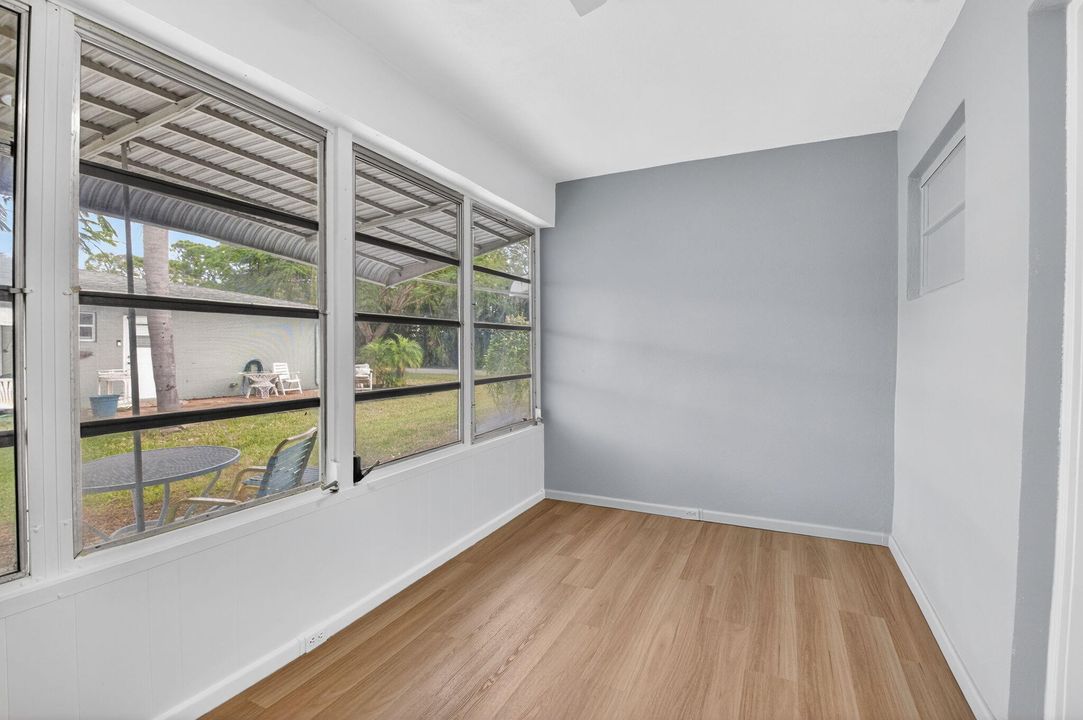 На продажу: $194,500 (1 спален, 1 ванн, 994 Квадратных фут)