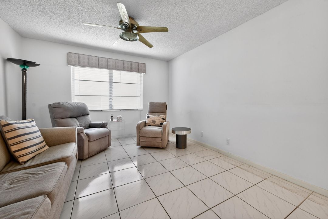 На продажу: $299,000 (2 спален, 2 ванн, 1500 Квадратных фут)