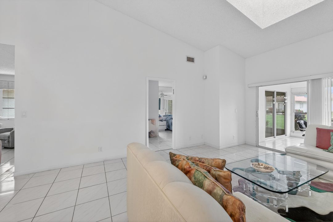 На продажу: $299,000 (2 спален, 2 ванн, 1500 Квадратных фут)