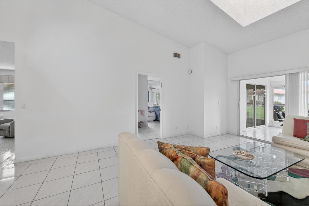 На продажу: $299,000 (2 спален, 2 ванн, 1500 Квадратных фут)