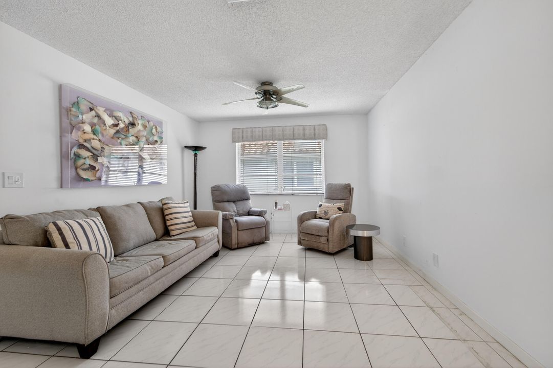 На продажу: $299,000 (2 спален, 2 ванн, 1500 Квадратных фут)