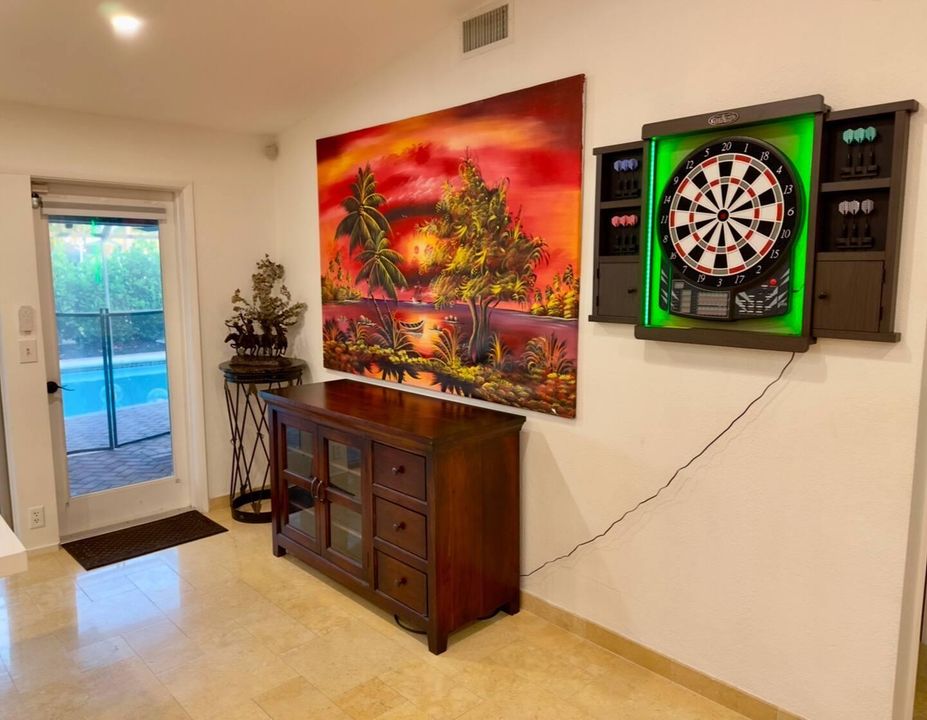 For Rent: $4,800 (3 beds, 2 baths, 1124 Square Feet)