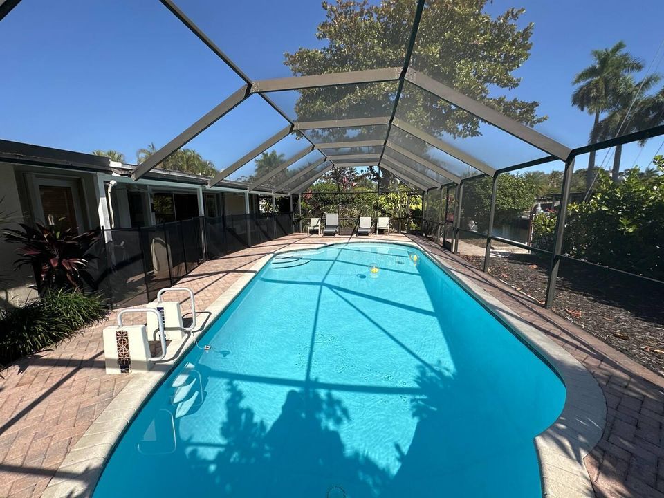 For Rent: $4,800 (3 beds, 2 baths, 1124 Square Feet)