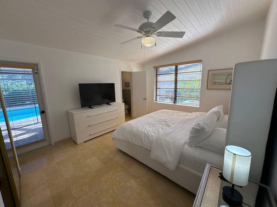 For Rent: $4,800 (3 beds, 2 baths, 1124 Square Feet)