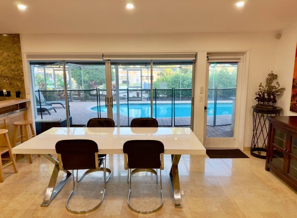 For Rent: $4,800 (3 beds, 2 baths, 1124 Square Feet)