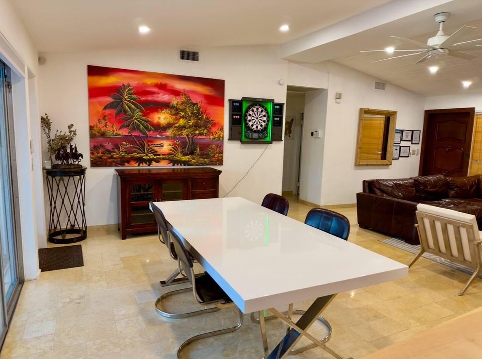 For Rent: $4,800 (3 beds, 2 baths, 1124 Square Feet)