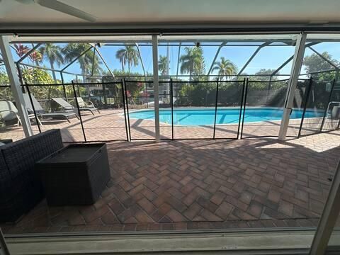 For Rent: $4,800 (3 beds, 2 baths, 1124 Square Feet)