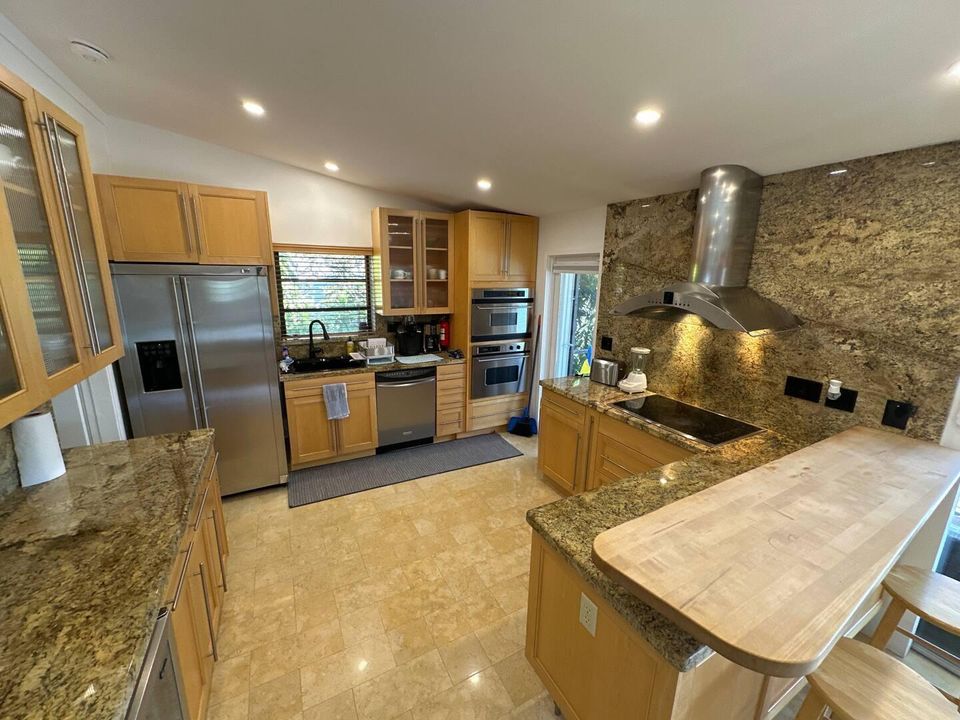 For Rent: $4,800 (3 beds, 2 baths, 1124 Square Feet)