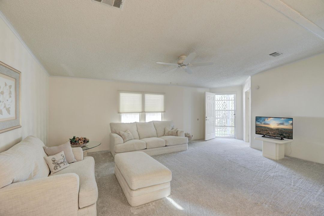 待售: $207,000 (2 贝兹, 2 浴室, 1412 平方英尺)